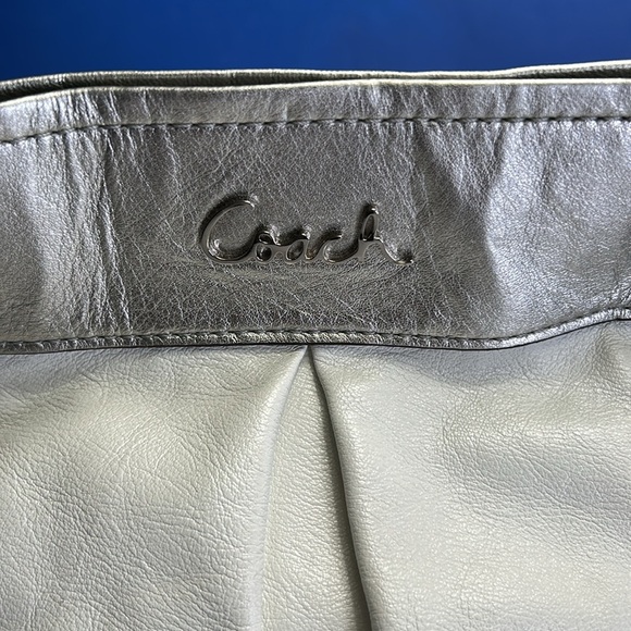 COACH PEARLESCENT WHITE & SILVER LEATHER ASHLEY DUAL SHOULDER OR CROSSBODY BAG - Picture 4 of 16